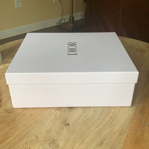 DIOR Gift/Shoe Box w/Silk paper - Medium - Picture 4 of 7